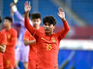 媒体人:国足至少要拼尽全力,为了给中国足球保留一点环境和热度