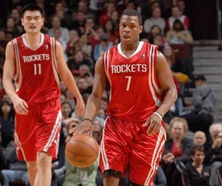 拒退役！姚明前队友洛瑞官宣续约76人迎第20季 上季场均3.9分