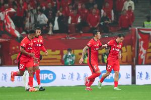 记者：比赛延期海港在机场计划后续事宜，初步打算连夜分批返沪