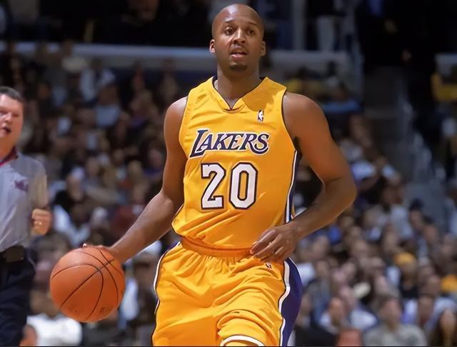 开云在线-布莱恩-肖谈科比:他说10岁就打赢了我 怎么可能呢?