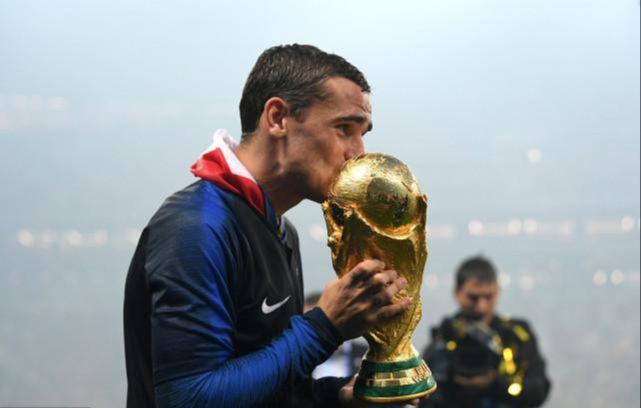 开云官网-法国历史最佳阵容发布:本泽马、坎特落选?评选标准引爆争议