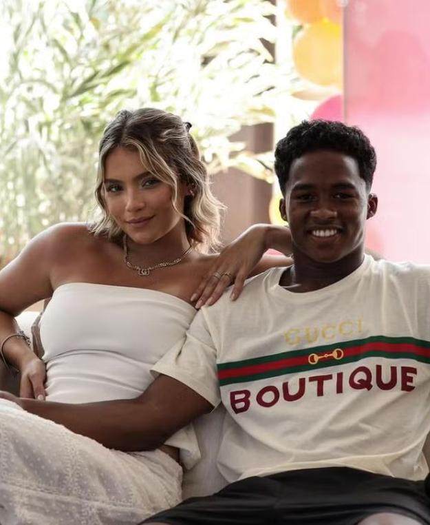 开云-美！17岁恩德里克女朋友21岁 去年10月在一起的！