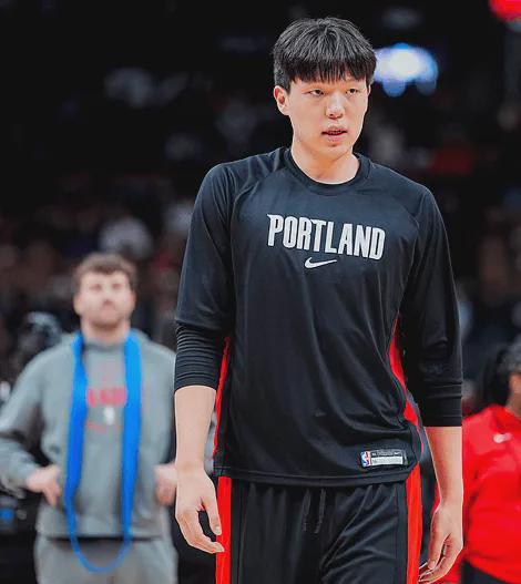 朱芳雨当年打错人了？杨瀚森近期打最好一场，仍被临时主帅踢出队