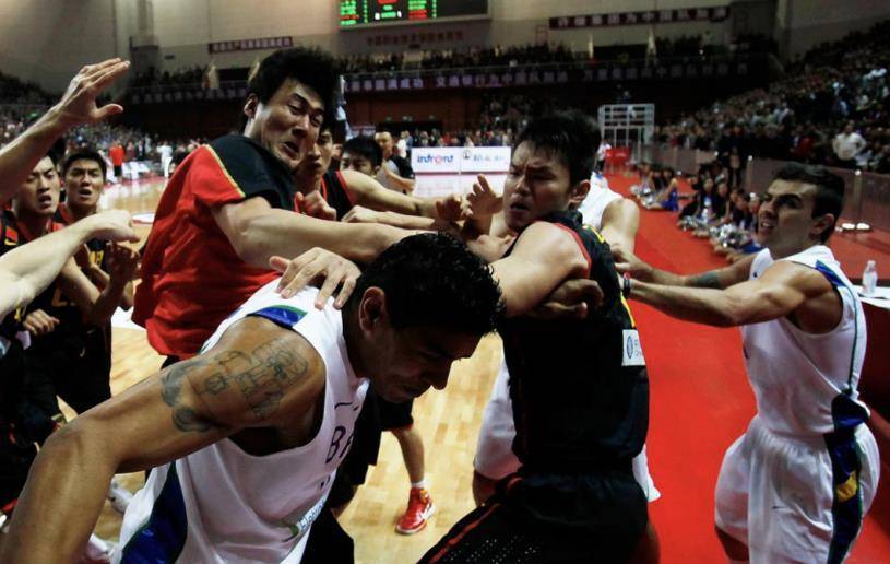 朱芳雨当年打错人了？杨瀚森近期打最好一场，仍被临时主帅踢出队