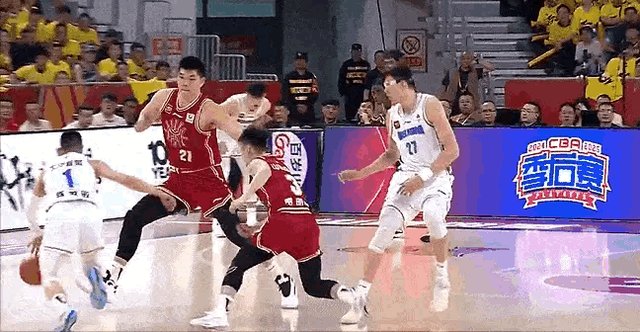 开云官网-曾凡博空中被撞翻腰椎骨折！山西北京G2判罚引众怒